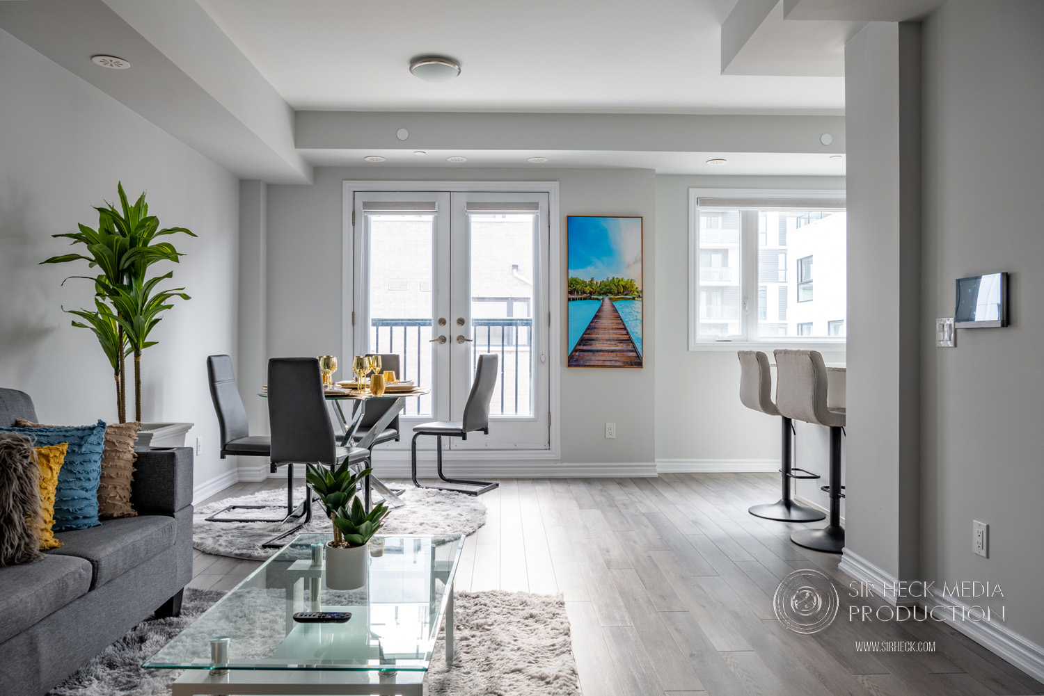 High-floor urban vista