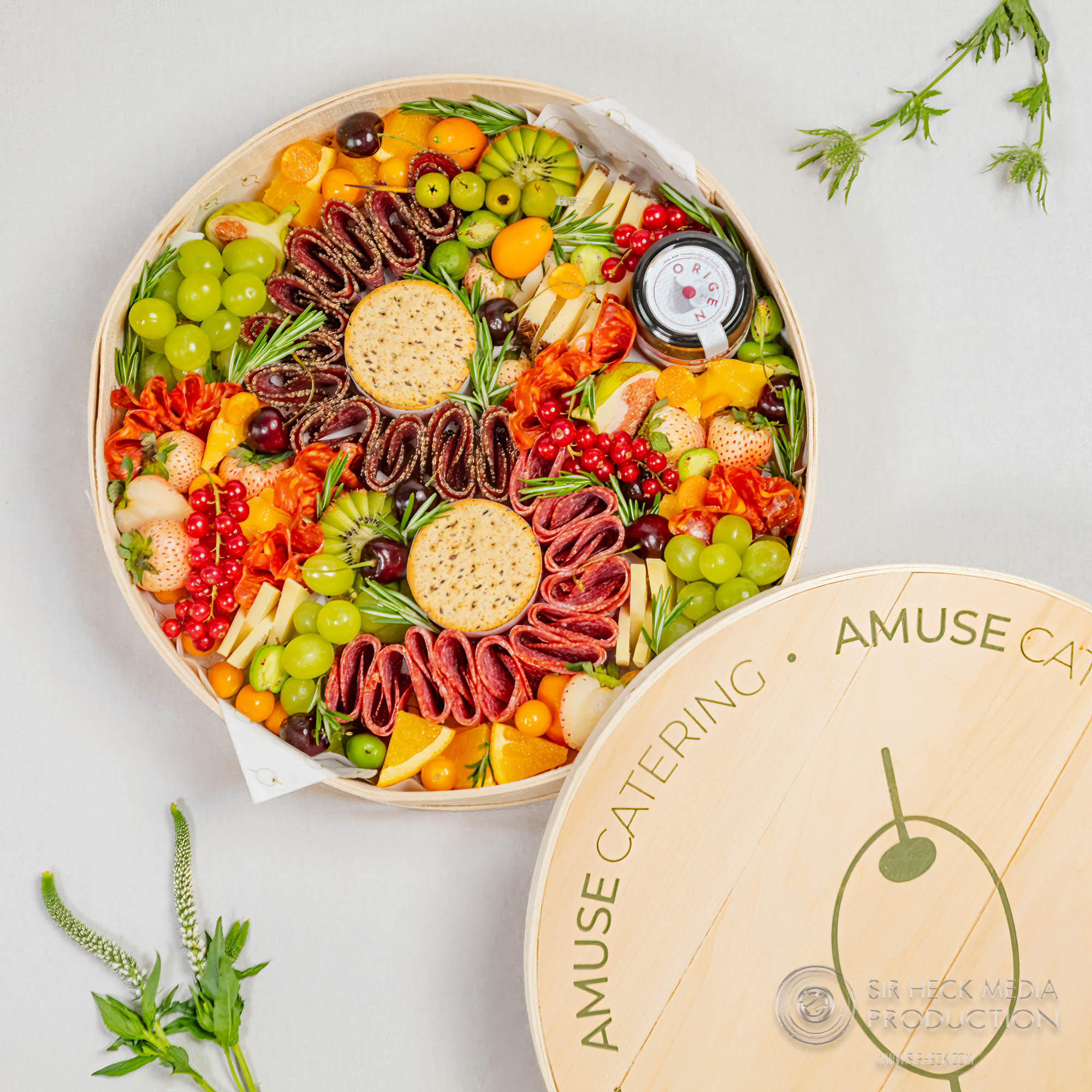 Charcuterie box and bamboo lid