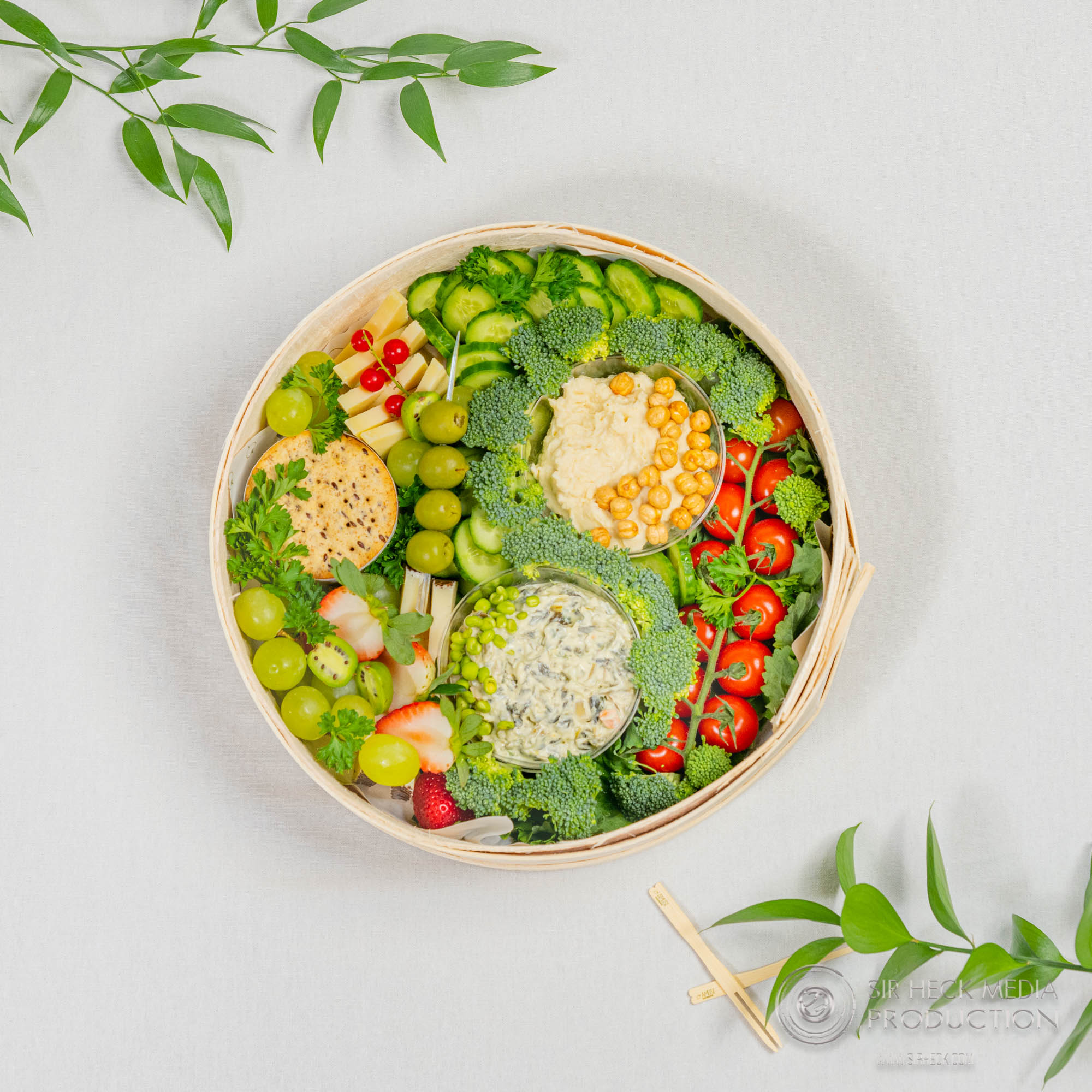 Gourmet cracker and preserve arrangement