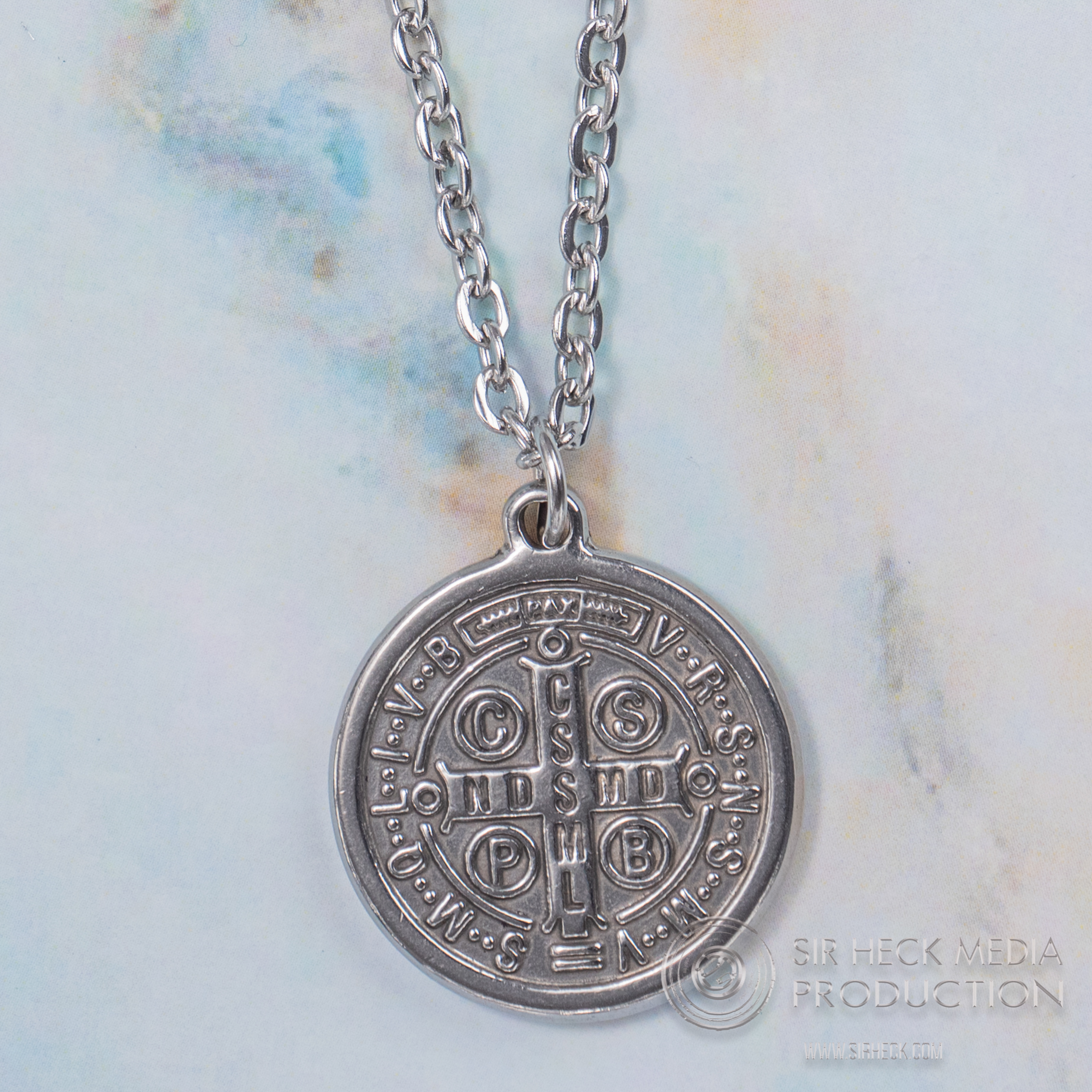 Product photography — Yellow gold link necklace collection
