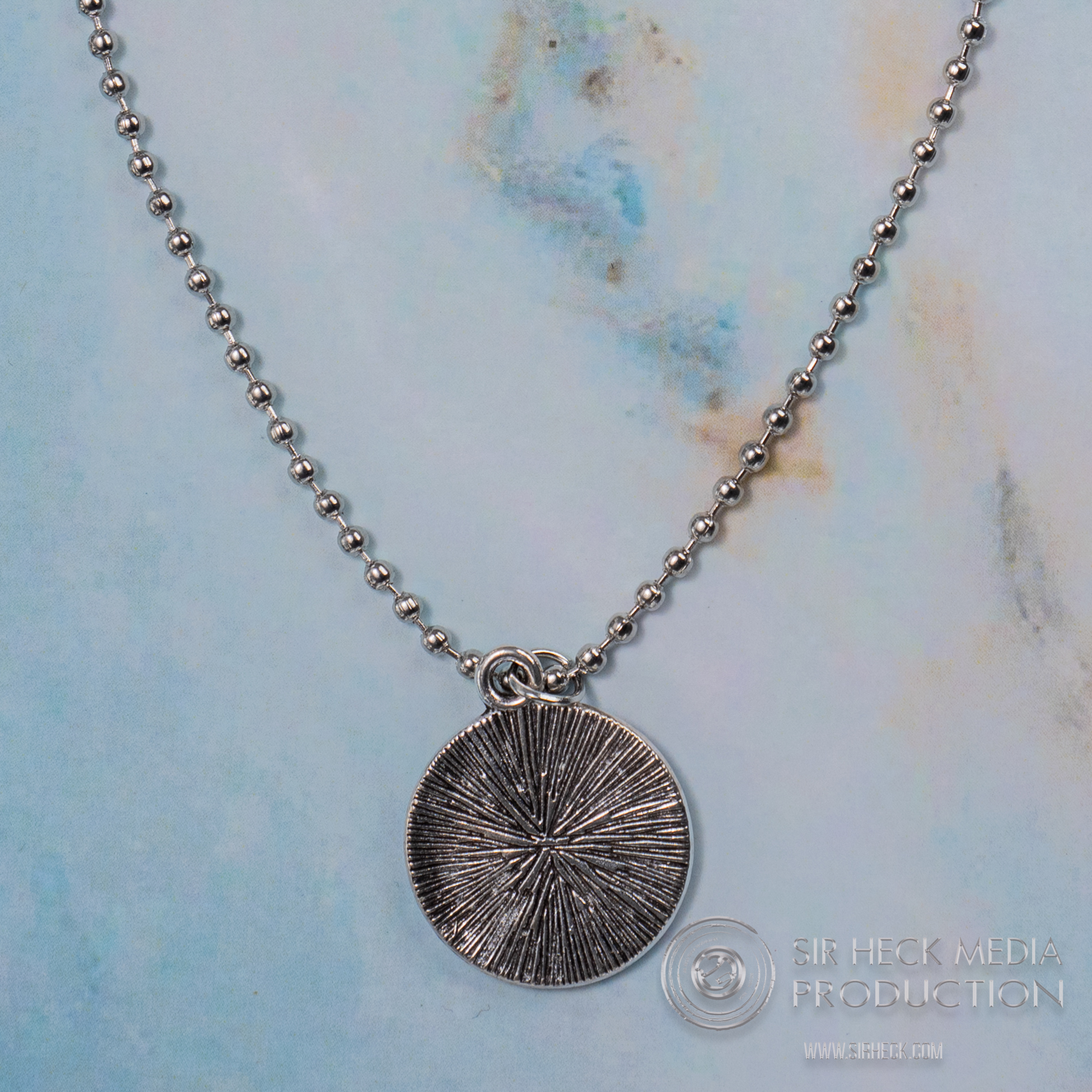 Product photography — Choker necklace on velvet bust