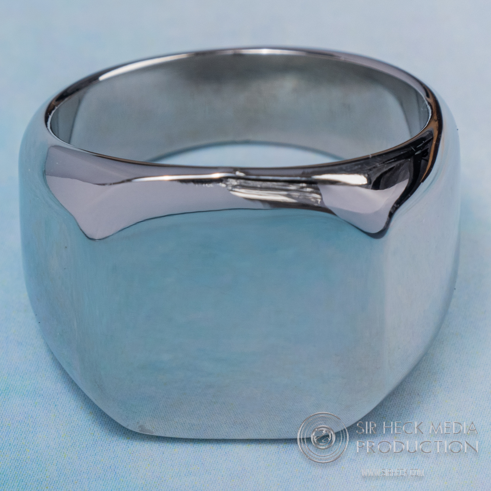 Macro photography — Rose gold engagement solitaire